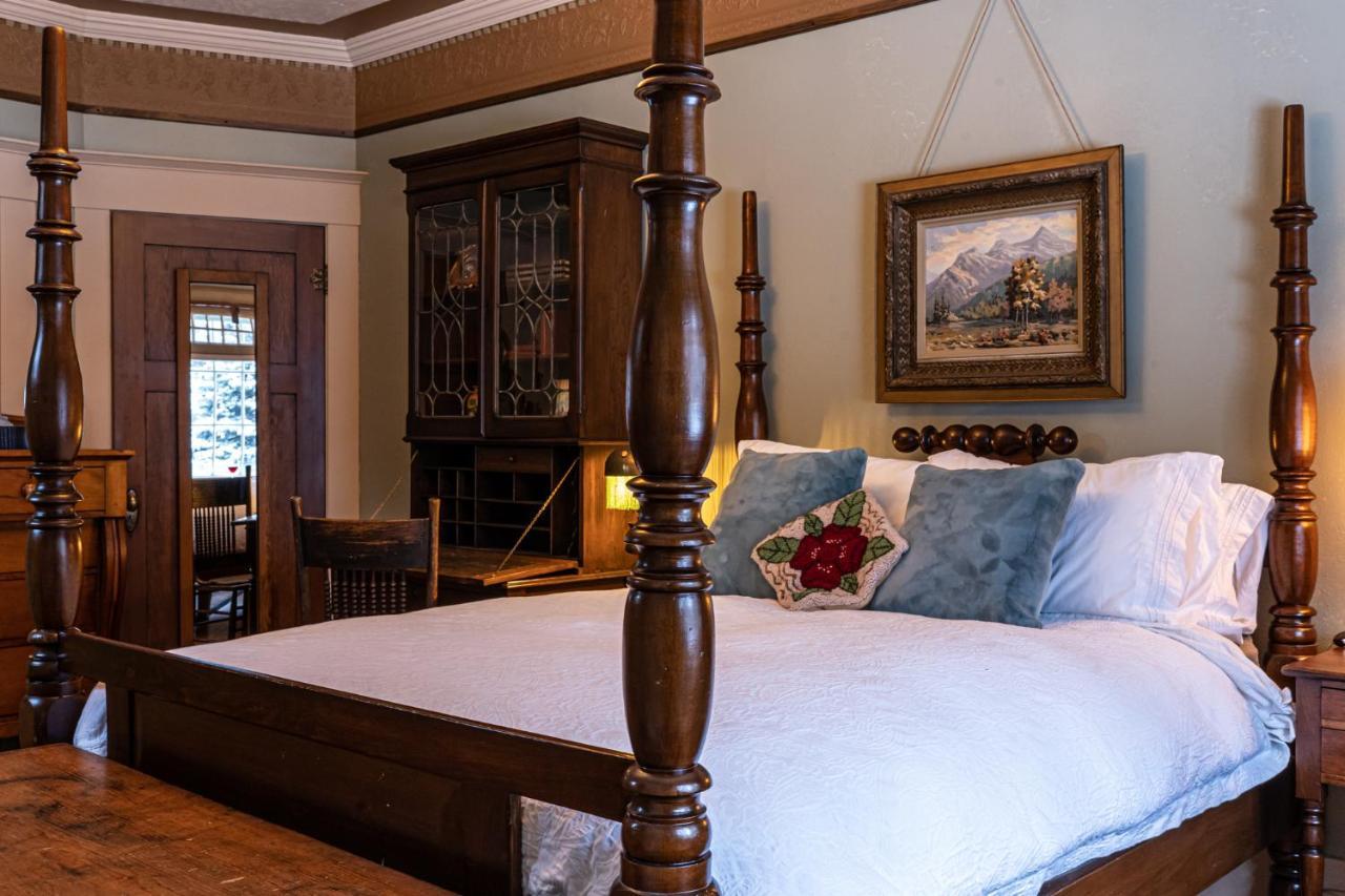 לינה וארוחת בוקר Bragg Creek The Craftsman House מראה חיצוני תמונה