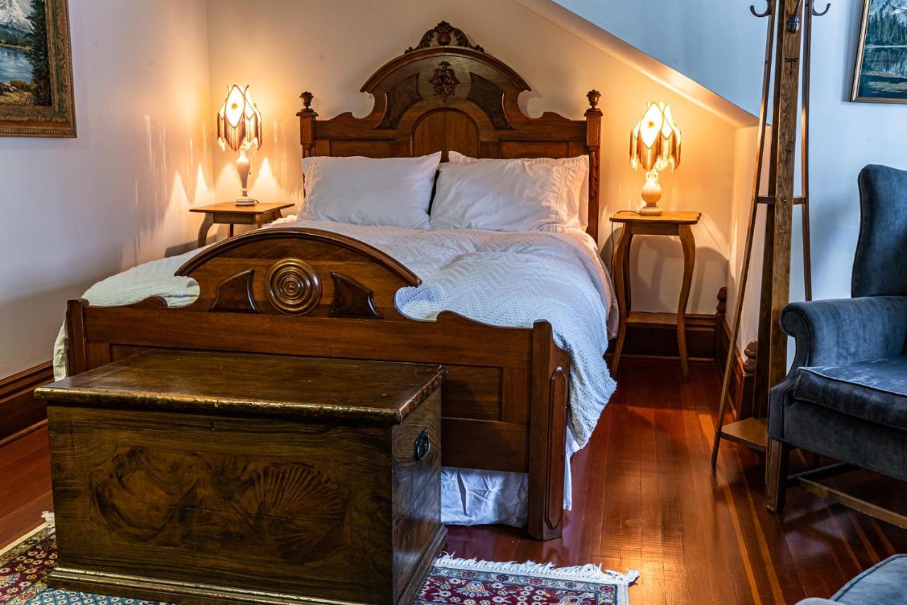 לינה וארוחת בוקר Bragg Creek The Craftsman House מראה חיצוני תמונה